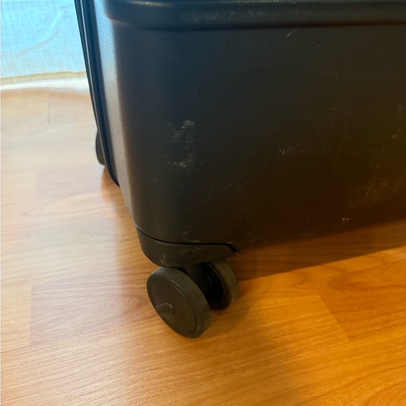 Beis - The 29" Large Check-In Roller - Picture 9 of 16